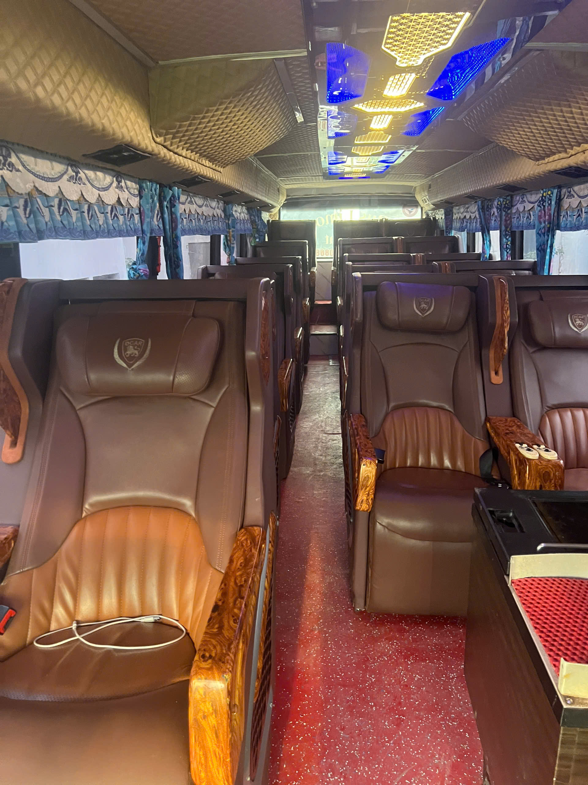 z7155414908408 6aae6d97aa4645ea1a661005b877ea29 | Xe Limousine Campuchia – Việt Nam