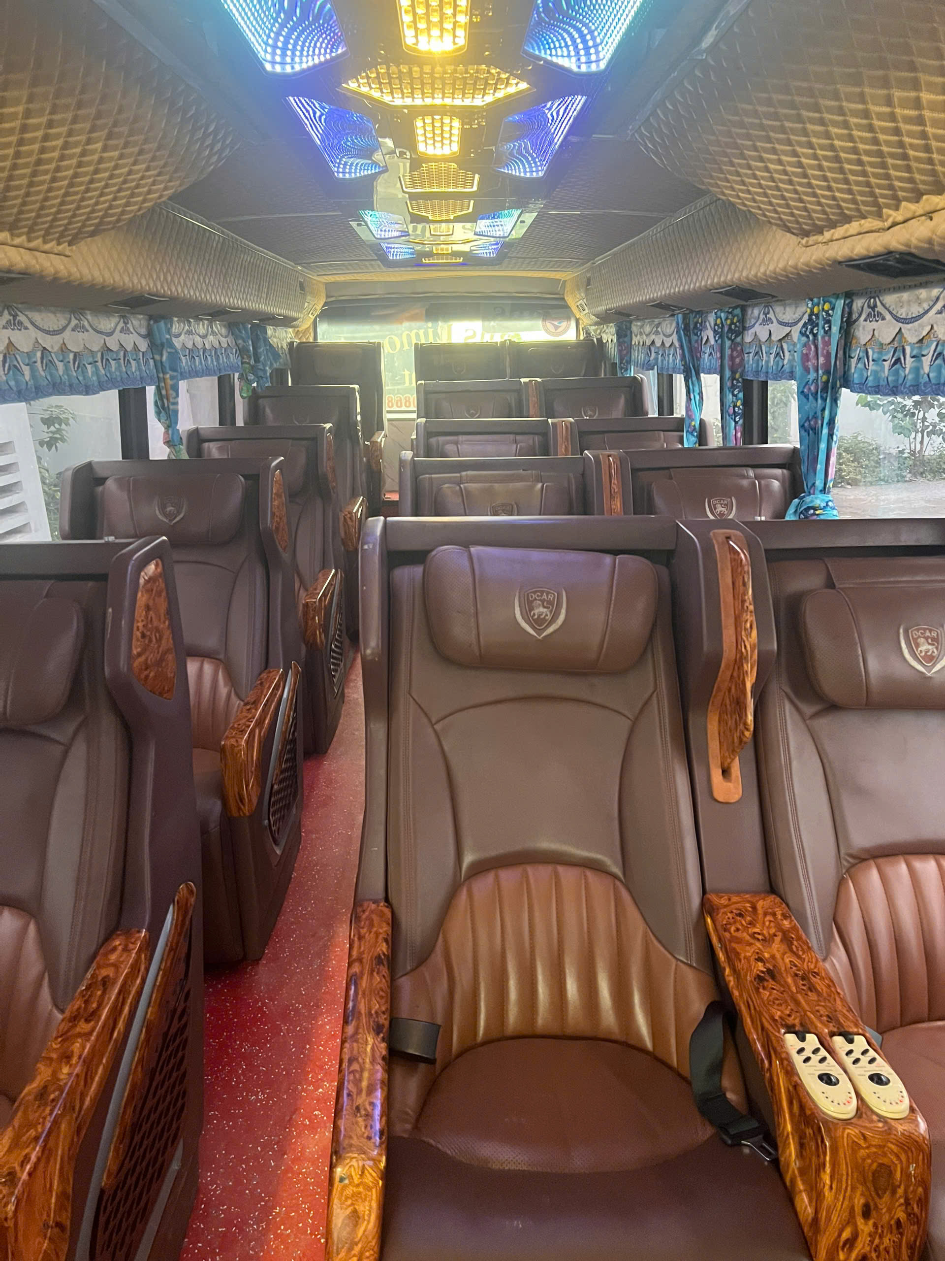 z7155414914830 723e631dc7225c8190207bd1e86c6f5c | Xe Limousine Campuchia – Việt Nam