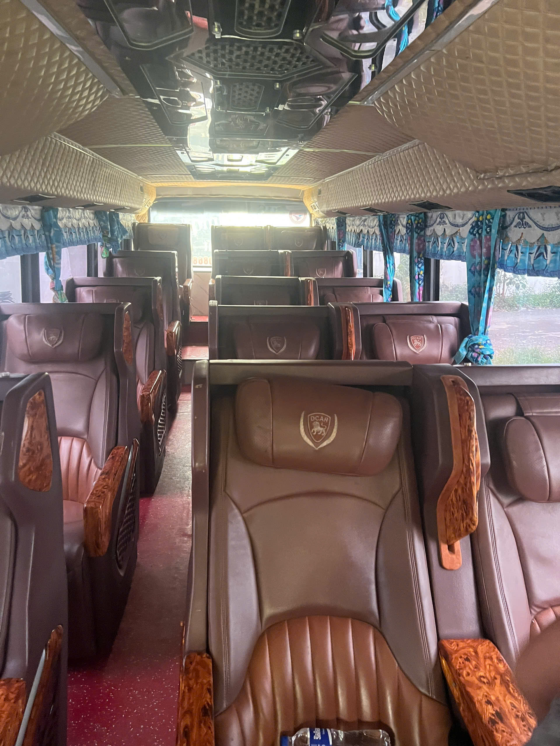 z7155414934094 8c89096a2d187220cbc2d4360232a64f | Xe Limousine Campuchia – Việt Nam