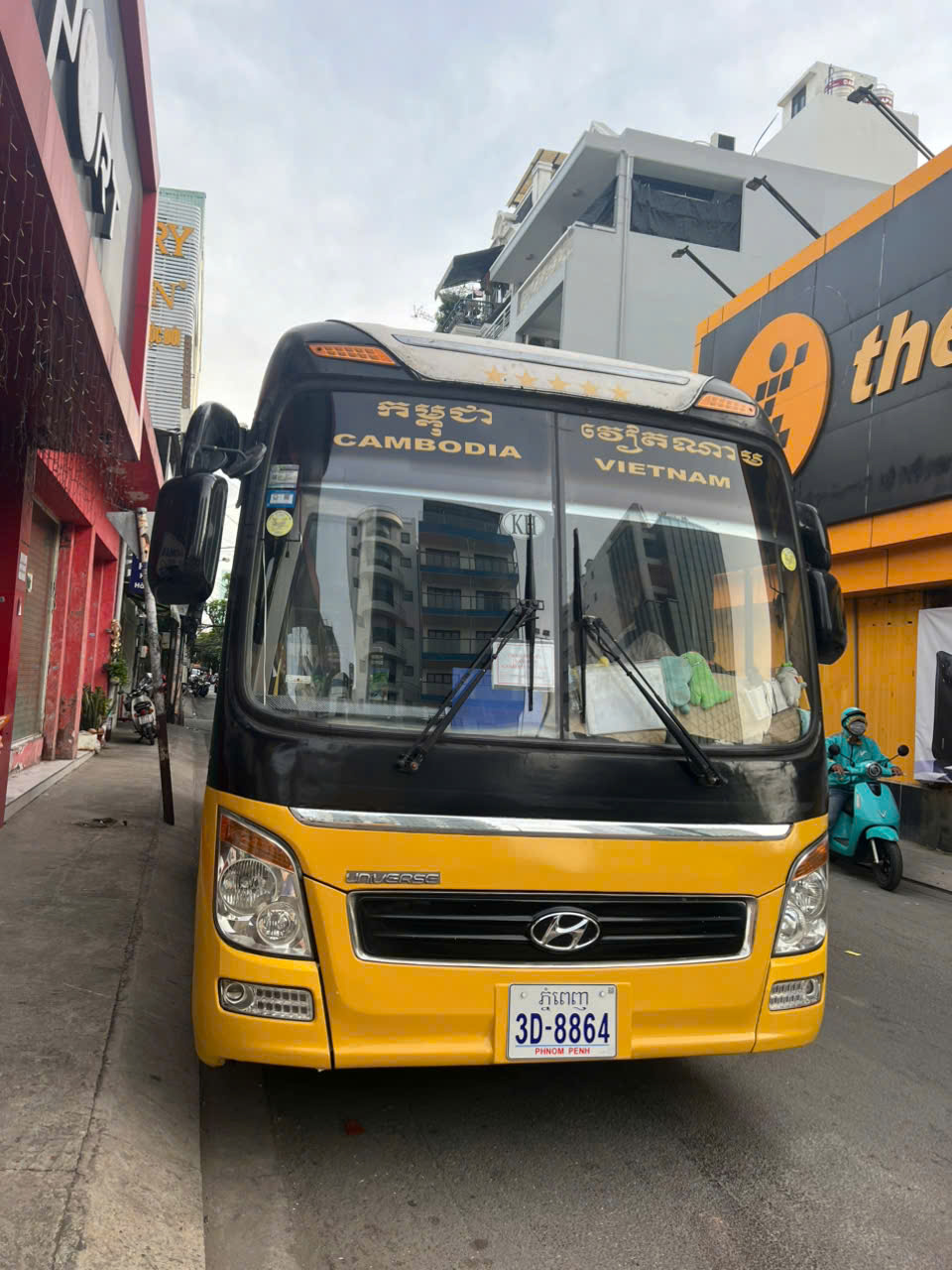 z6466418735789 bde453dd55c3126bef97233a7821a9be | Xe Limousine Campuchia – Việt Nam