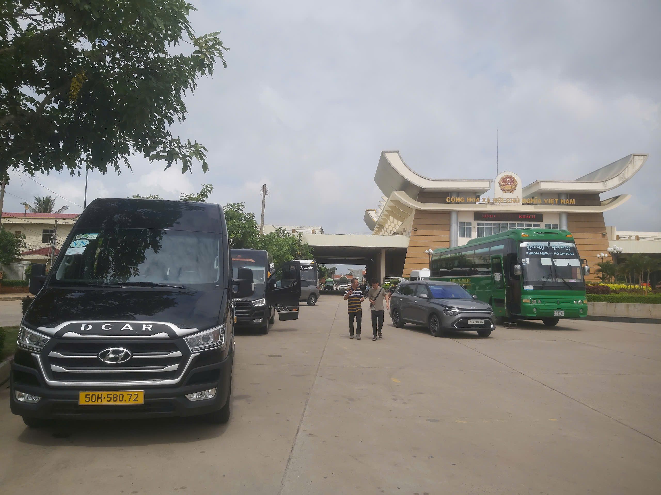 Thuê xe đi Campuchia Giá trọn gói